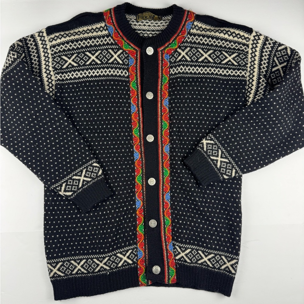 Unisex Vintage Wool Setesdal button up sweater measuring large